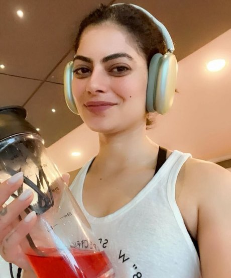 Fiza Choudhary ポルノモデル 画像