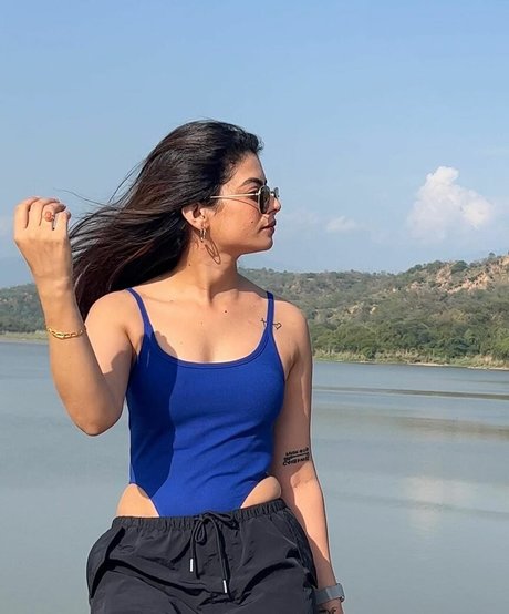 Fiza Choudhary アートモデル 画像