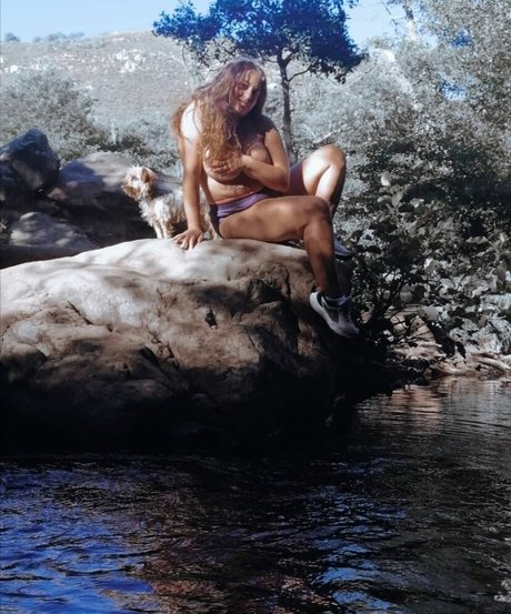 elviabombon 美しいポルノスター 写真