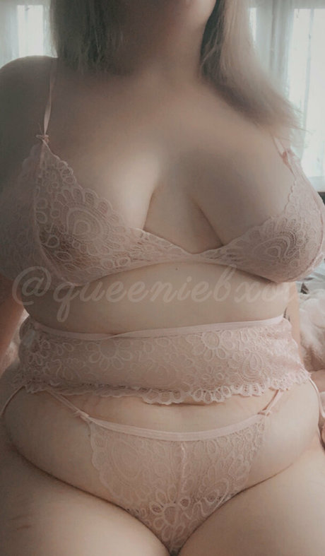 queeniebfree ポルノモデル 写真