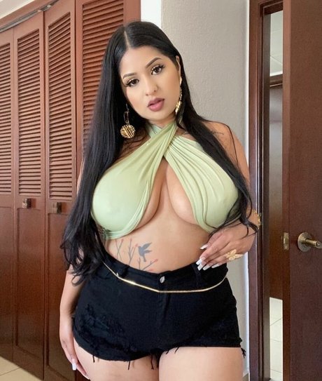 アジア人ヌードオンリーファンズ セクシー裸 画像