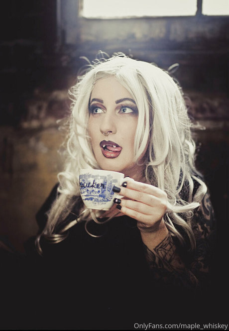maple massacre セックスモデル 写真