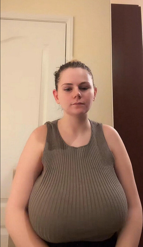 Emspensiveemily 完璧な女優 写真