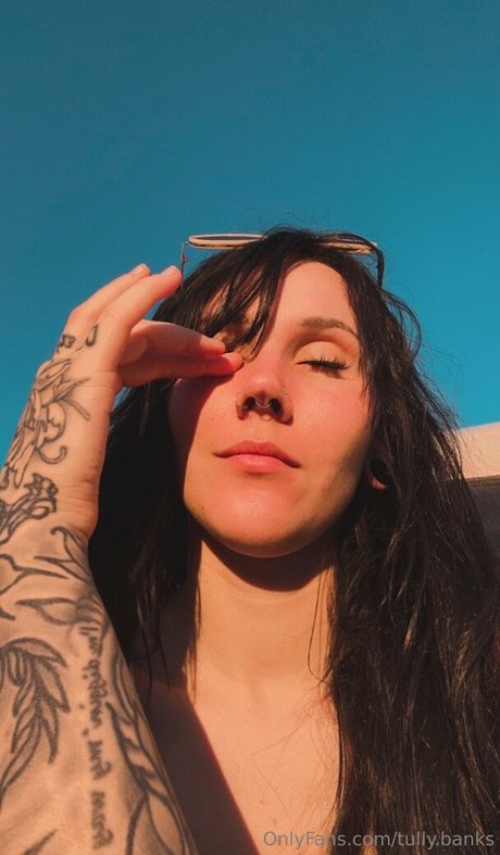 tully banks セックスモデル 画像