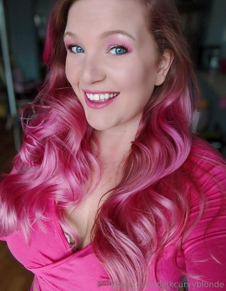 pinkcurvyblonde ポルノスター セックス 写真
