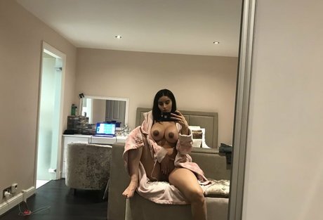 Preeti And Priya Young 無料スター ギャラリー