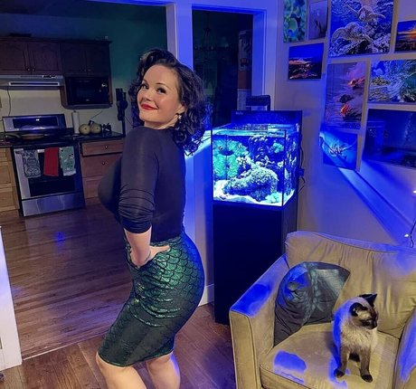 lilydeville エロティックモデル 写真