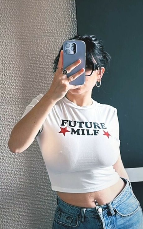 methallika ポルノスター 画像