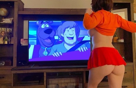 熟女の手コキOnlyFans 美しいヌード 写真
