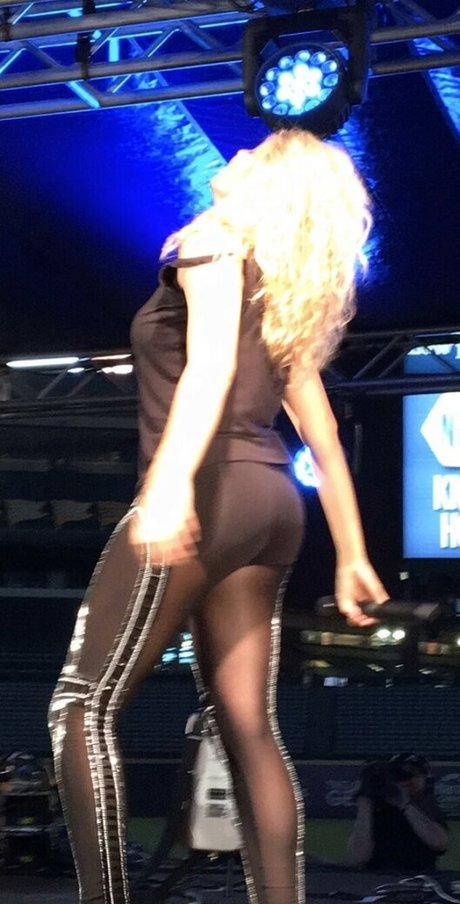 Tori Kelly 裸のスター 写真