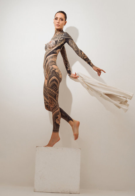 Leah Blum アートモデル 写真