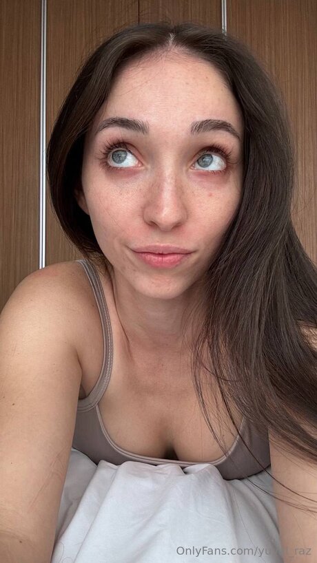 Yuval raz xxxスター 写真