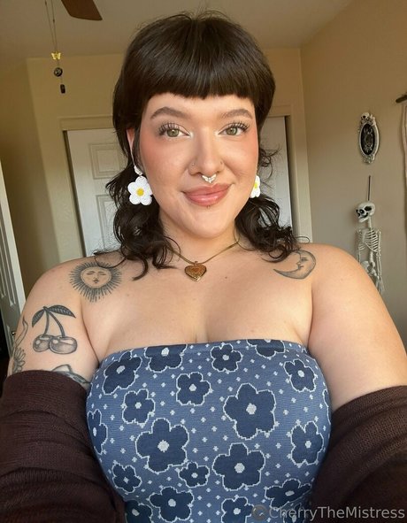 cherryishairy top profile image