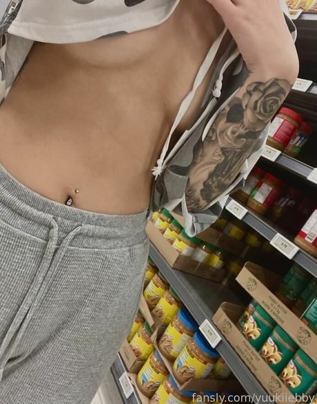 yuukiiebby エロティックモデル 写真