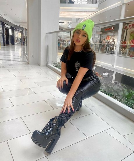 Mae Welsch セックスモデル 画像