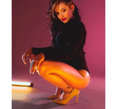 Mae Welsch セックスモデル 画像