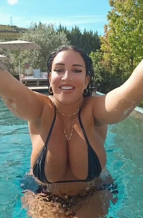 Mikaelabrbs セクシーなポルノスター 写真