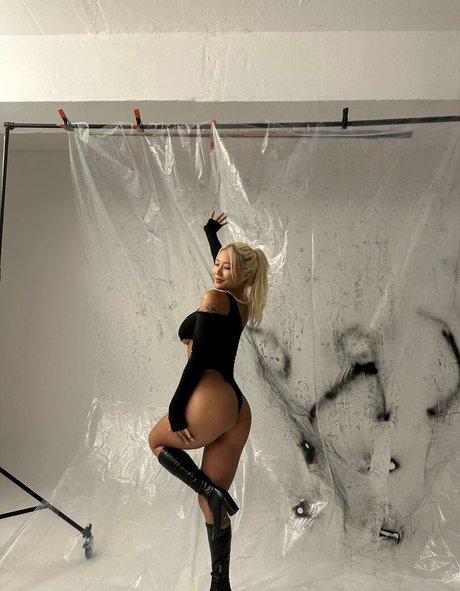 ゲイのインフルエンサーOnlyFans ポルノ 写真