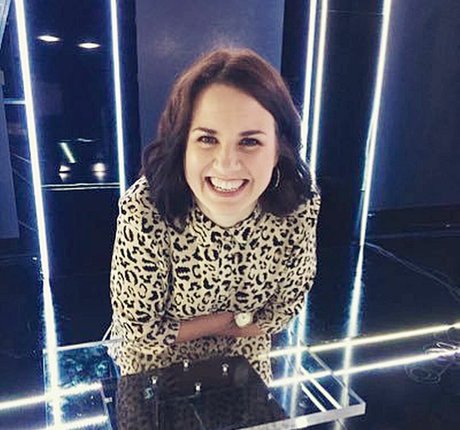 Nina Warhurst 裸のモデル 画像