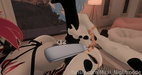 Maxi Nightmode ヌード女優 写真