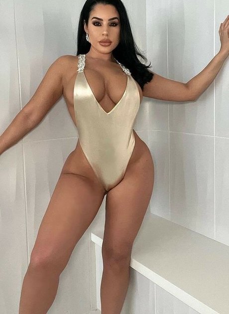 小柄な黒檀のオンリーファンズ ホットセクシー 写真