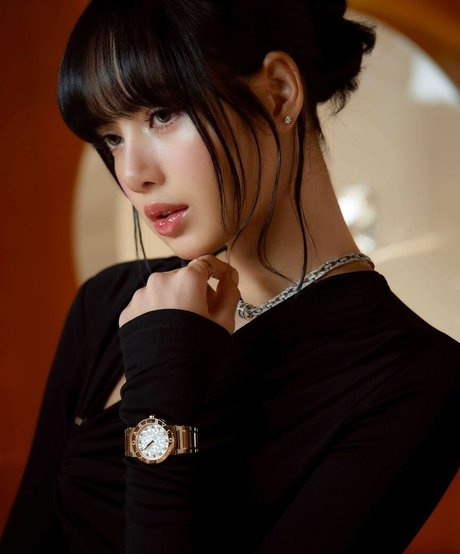 Lisa Blackpink ポルノモデル 写真