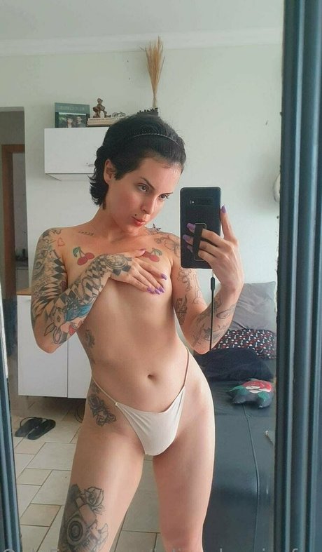juliaxcherriesfree アダルトモデル 写真