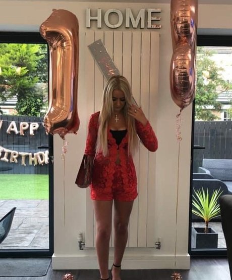 Lily Mcalpine ポルノスター 可愛い 写真