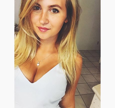Aimee Eline セックスポルノスター 写真