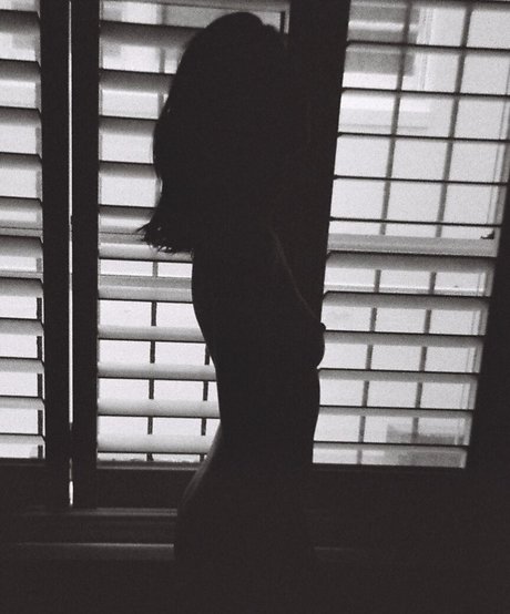 オイルを塗った黒檀のOnlyFans ヌード 写真