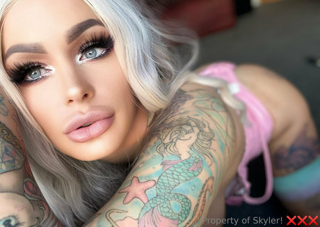 hot mum skyler 裸のモデル 写真