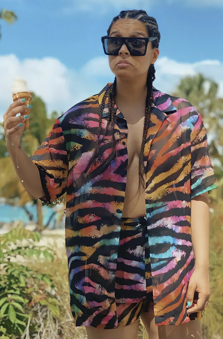 Lilly Singh かわいいポルノスター 写真