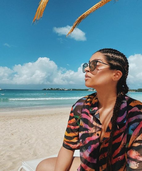 Lilly Singh セクシーモデル 画像