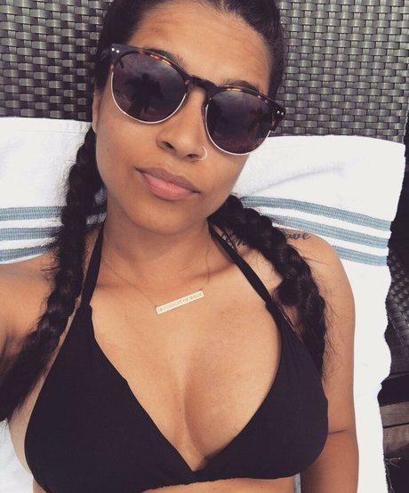 Lilly Singh 高品質モデル 写真