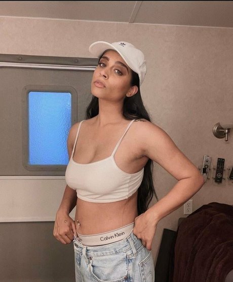 Lilly Singh ポルノスター 写真