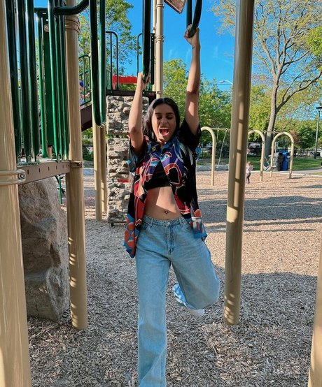 Lilly Singh 裸のポルノスター 写真