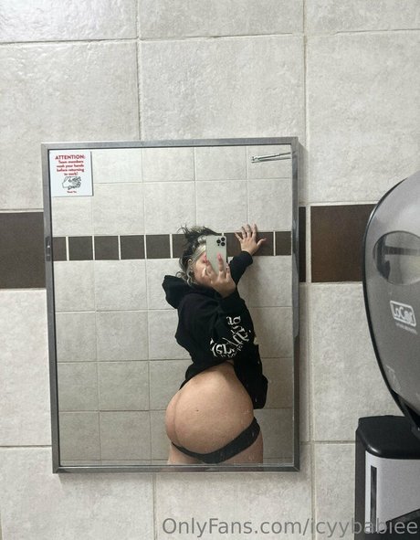 icyybabiee アダルト女優 写真