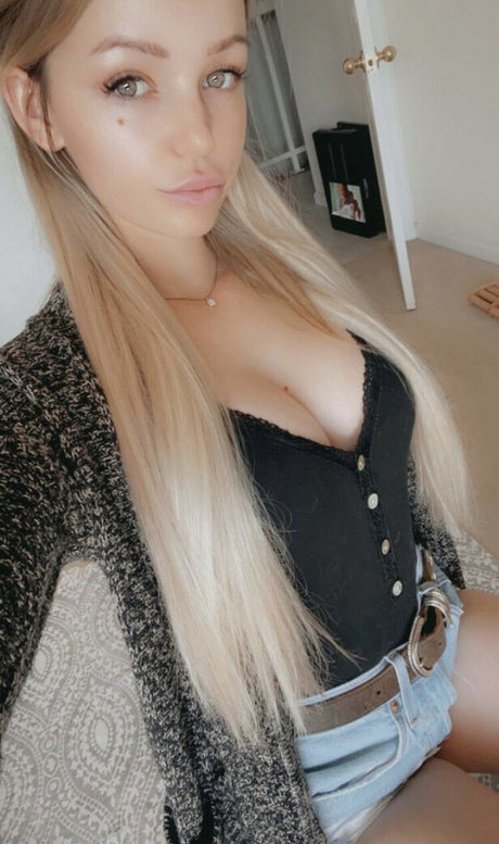 BeccaBangs 美しいポルノスター 画像