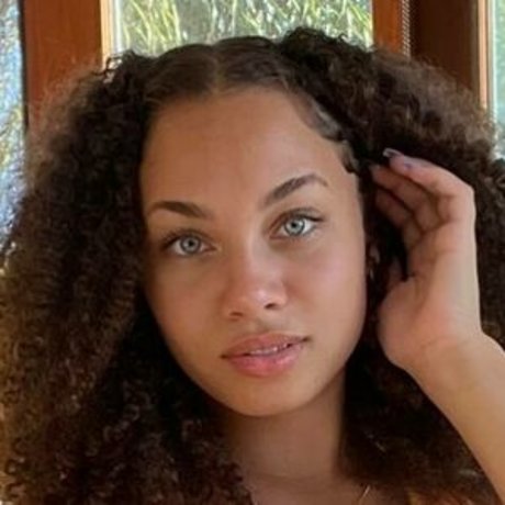 Jada Durroh ヌードスター 写真