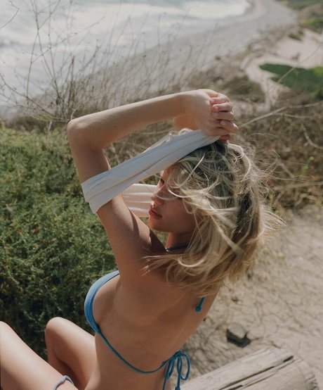 Charlotte McKinney ポルノモデル 写真