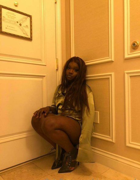 sissy serayah 美しいスター 画像
