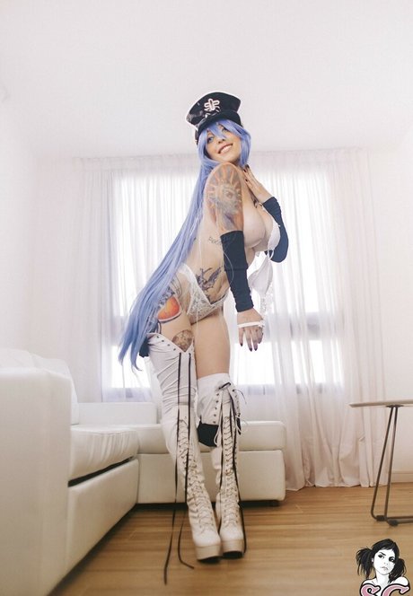 nefernik ホット女優 写真