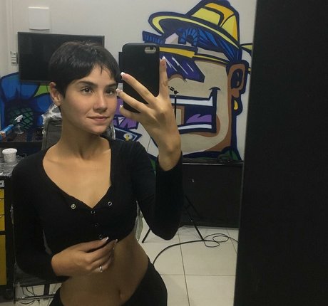 Isis Rodrigues アート女優 ギャラリー