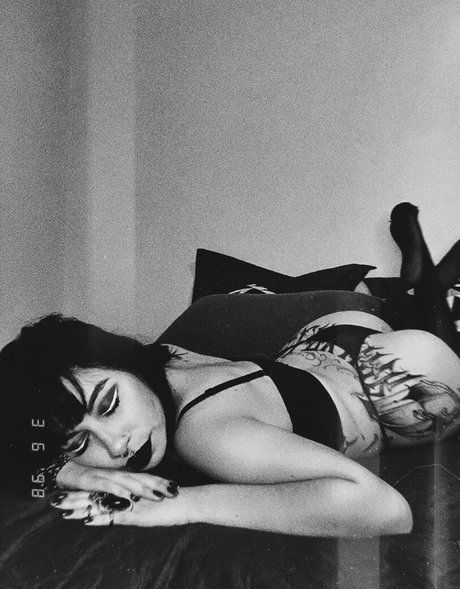 Bianca Blum エロティックなスター ギャラリー