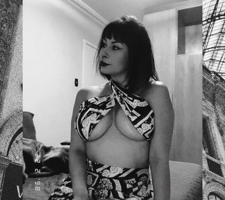Bianca Blum エロティック女優 写真