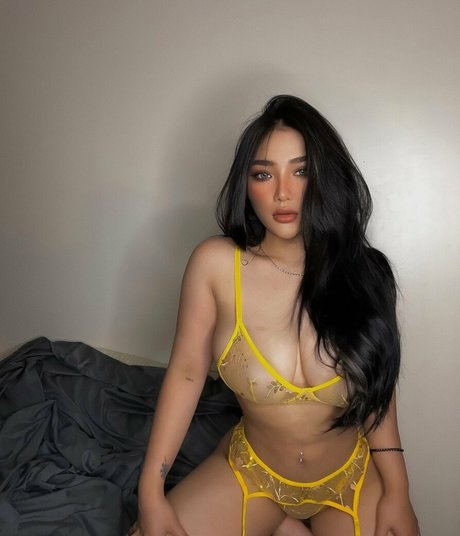 Ngan Nguyen 裸モデル 写真