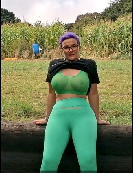 Tiny With Tits トップモデル 画像