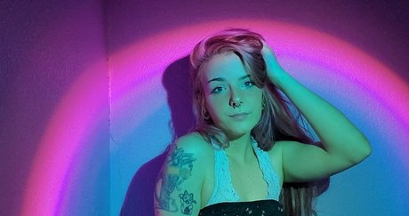 lilydarkofree 裸のポルノスター 写真