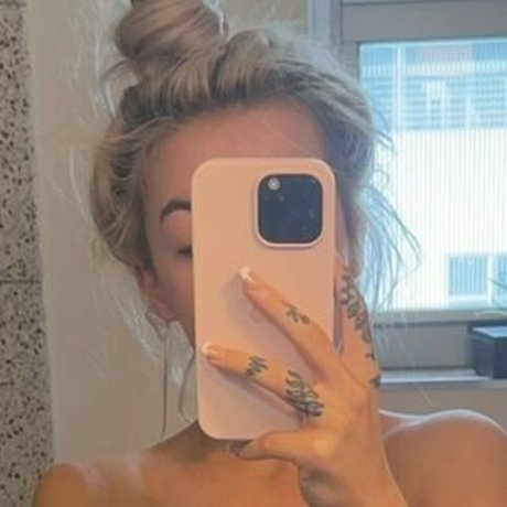 Maddy Mrozla セックススター 写真