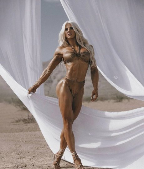 Asha Coulthard セックスモデル 画像